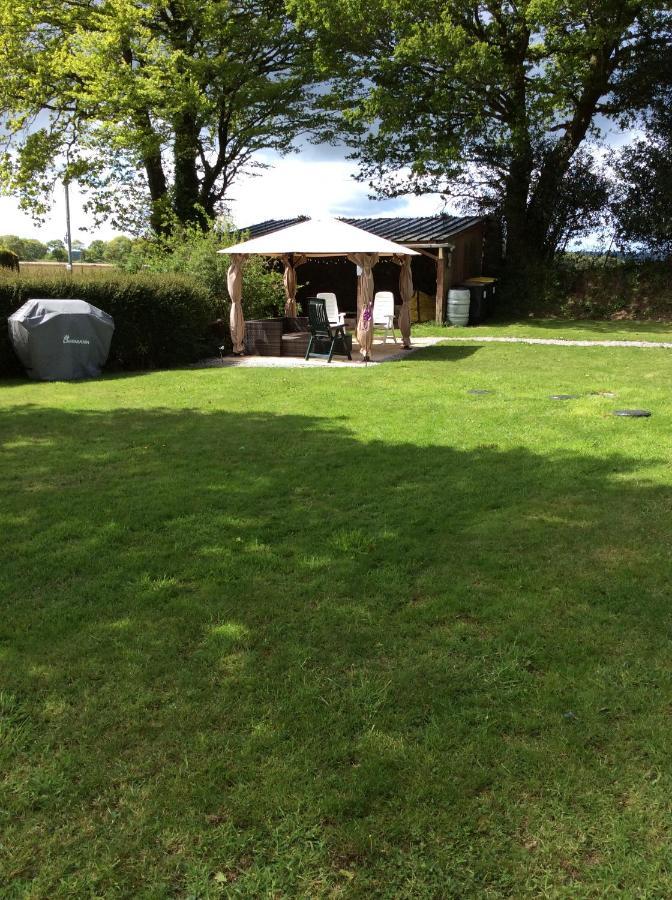 Saint-Mayeux Le Boterff Gites Et Camping المظهر الخارجي الصورة